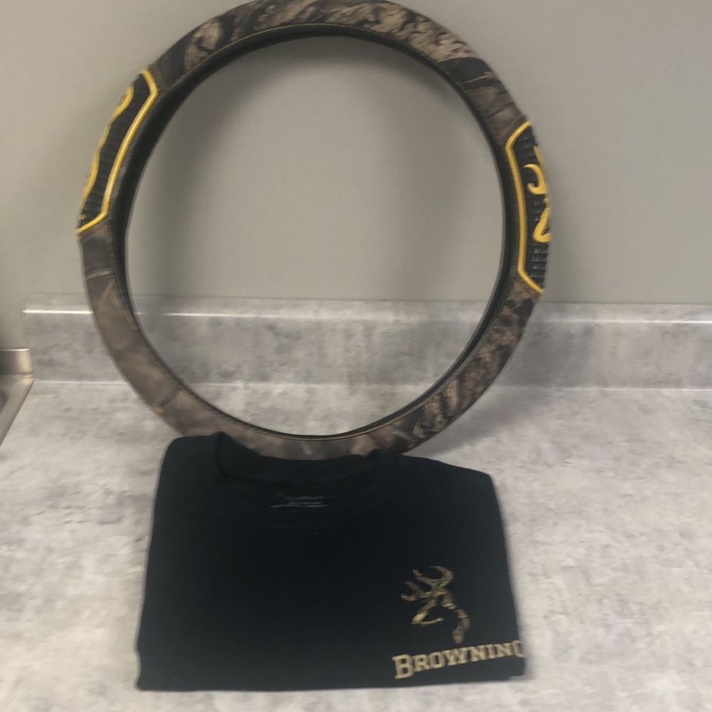 Browning steering wheel cover plus tshirt